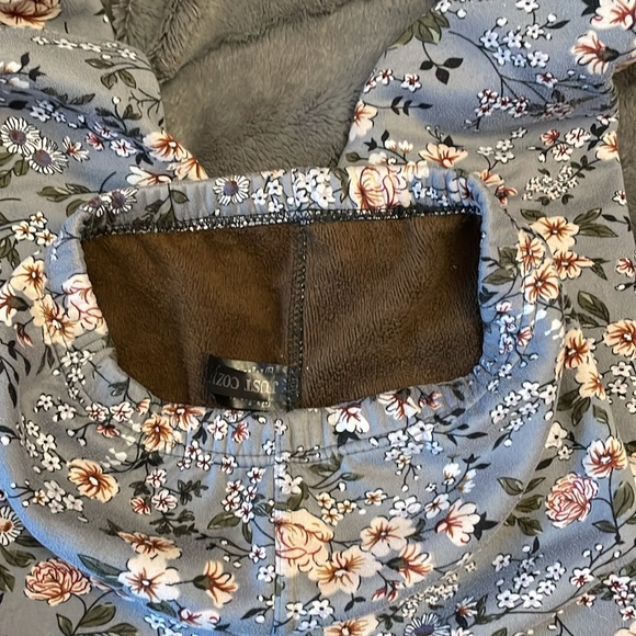 Gray floral fleece lined leggings med/large ankle length - Picture 5 of 6